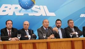 O ministro Eliseu Padilha diz que a decisão foi tomada pela impossibilidade de tramitação da reforma durante a intervenção no Rio.Fábio Rodrigues Pozzebom/Agência Brasil