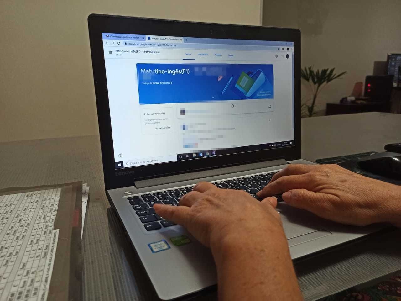 Escolas públicas adotaram plataforma digital para oferecer conteúdo aos alunos durante pandemia (Foto: Kisie Ainoã)