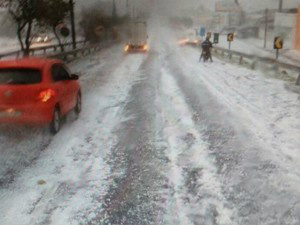 Granizo em parte da BR-116, em Novo Hamburgo(Foto: José Santos/Arquivo pessoal)