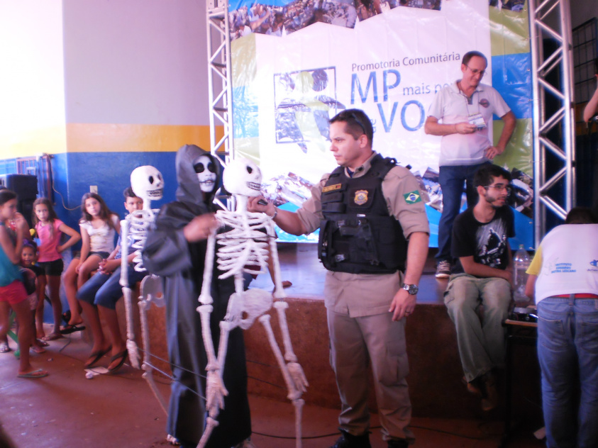 Alunos da escola municipal Antônio Pinto da Silva se apresentam em Dourados