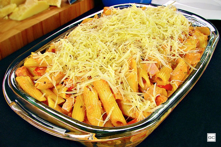 Receita de domingo: Macarrão na pressão com presunto e queijo