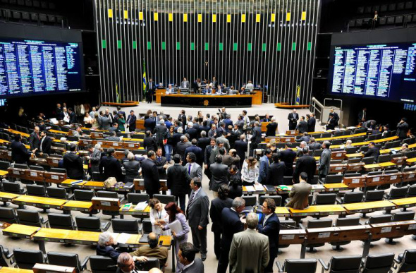 Câmara aprova projeto sobre regularização de recursos no exterior