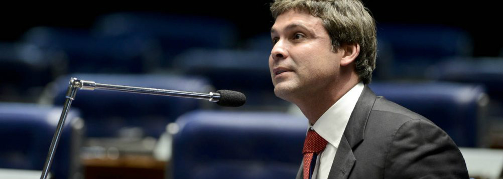 Lindbergh critica Dilma: errou ao se unir a Pezão Lindbergh critica Dilma: errou ao se unir a Pezão