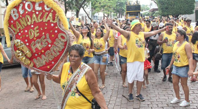 Bloco Frei Mariano chispa o azar agitou o carnaval de Corumbá nesse sábado (25) Foto: Divulgação