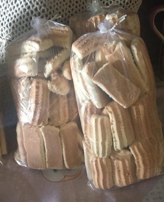Casa da Misericórdia realiza promoção de bolachas, em Amambai O pacote de bolachas é vendido por R$ 10,00 / Foto: Divulgação