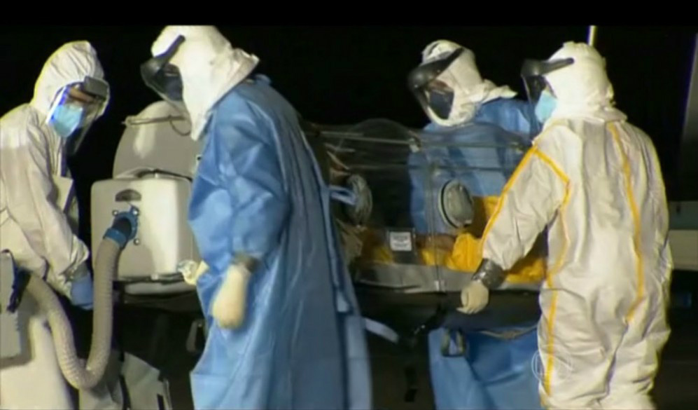 Paciente com suspeita de ebola já está no Rio para exames