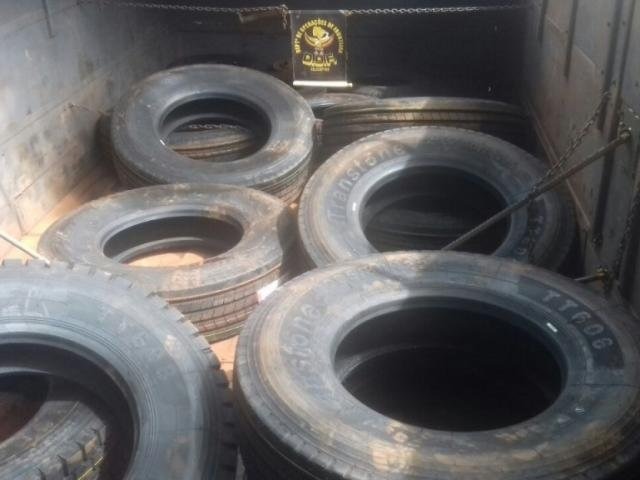 Os pneus eram de várias marcas, modelos e tamanhos. (Foto: Divulgação DOF)