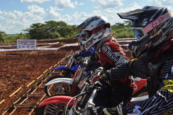 Pilotos levaram muita adrenalina e velocidade para Rio Brilhante neste fim de semana Pilotos levaram muita adrenalina e velocidade para Rio Brilhante neste fim de semana