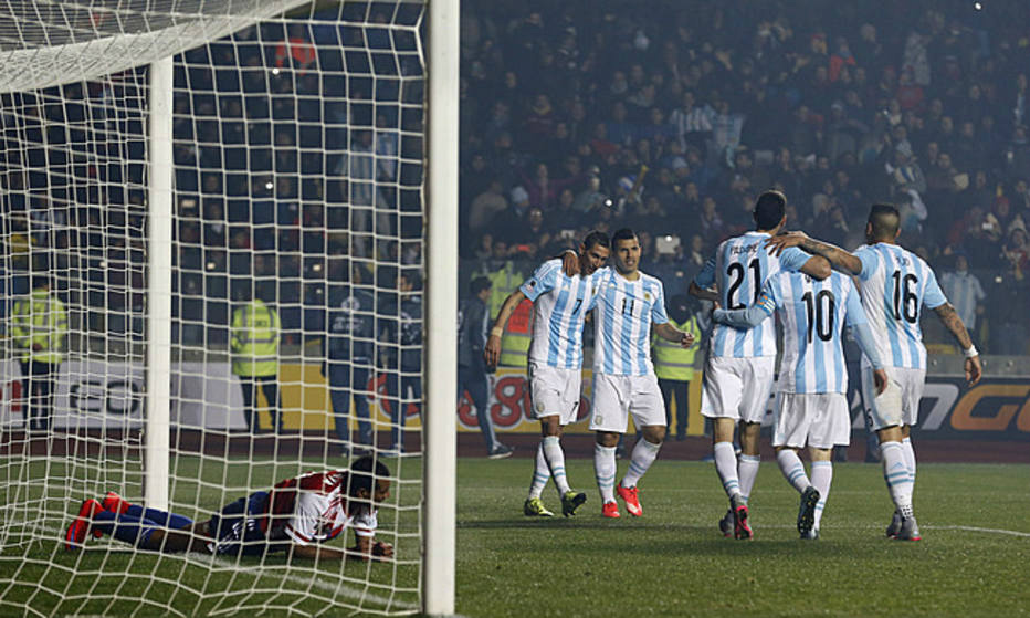 Argentina fez 6 a 1 no algoz do Brasil na Copa América e garantiu lugar na grande decisão da competição. (AP Photo/Silvia Izquierdo)