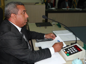 Resumo da sessão da Câmara de Amambai do dia 16 de setembro A sessão foi presidida pelo vereador Carlos Nascimento (PPS), Carlinhos