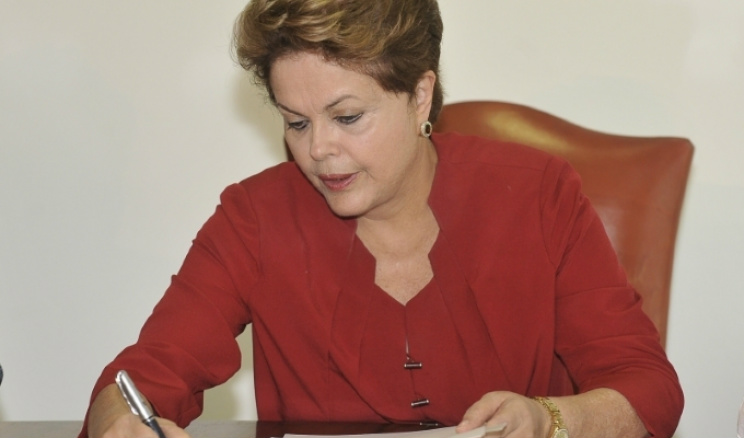 Dilma sanciona com veto lei do direito de resposta na mídia