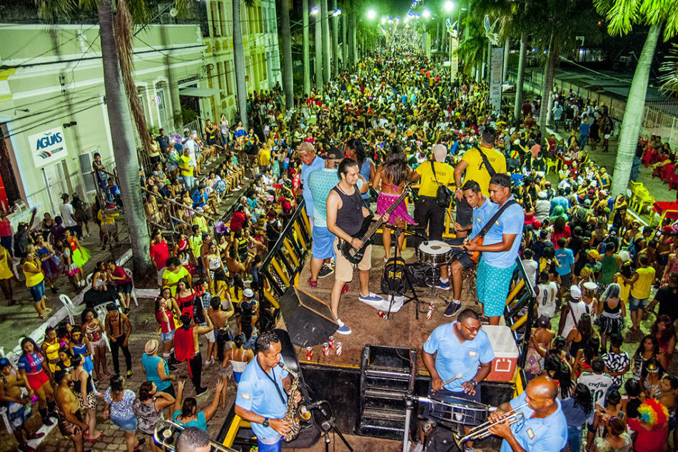 Bloco Frei Mariano chispa o azar agitou o carnaval de Corumbá nesse sábado (25) Bloco do Cibalena reuniu mais de 25 mil pessoas, segundo a organização do carnaval. Foto: Prefeitura de Corumbá