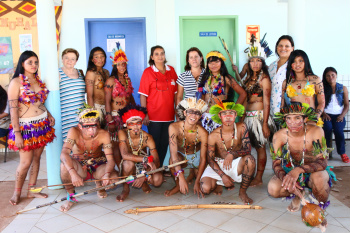 Diretoras do Simted com grupo de dança Foto: Suzenilton 