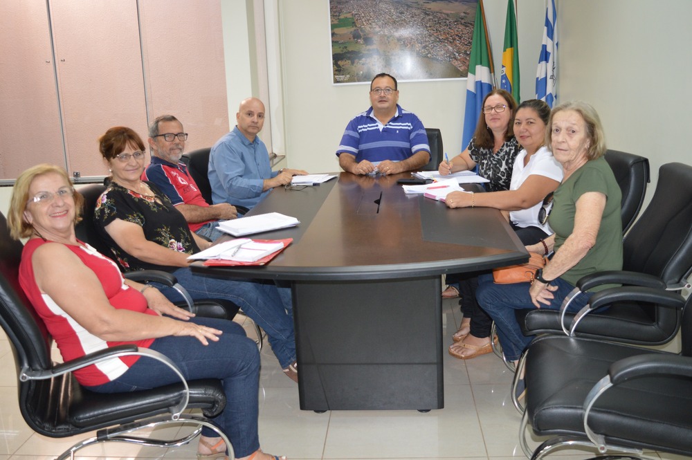 Além de professores filiados ao Simted, participaram da reunião o secretário de fazenda, Williams Fernandes e a secretária de educação, Zita Centenaro / Foto: Moreira Produções