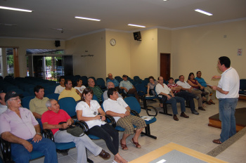 PMDB de Amambai realiza encontro para discutir eleições 2012 Vice-presidente do PMDB, Odil Puques, durante reuniao do partido. Foto: Moreira Produções