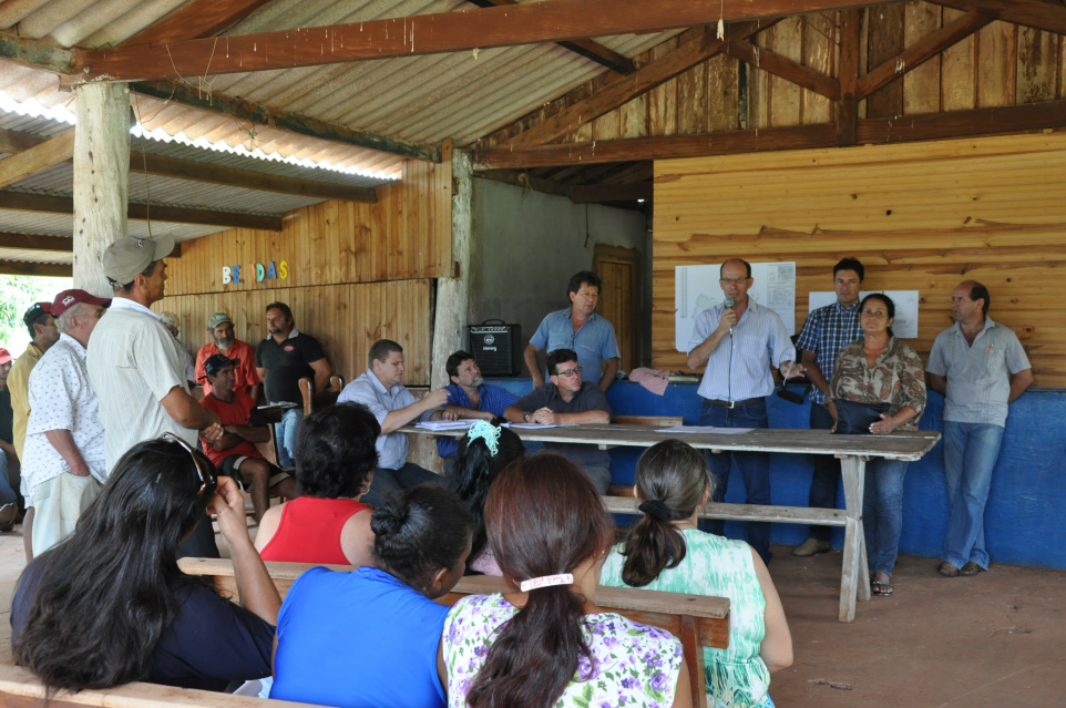 Sergio Barbosa fala aos presentes durante reunião / Foto: Assessoria