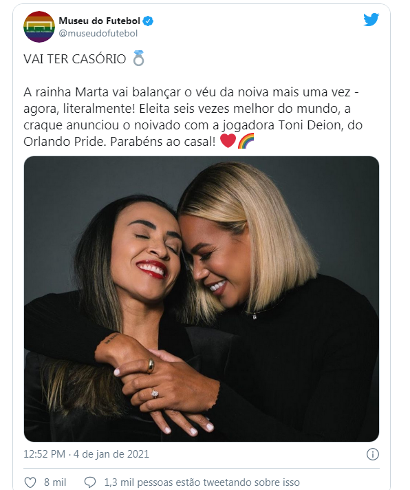 Marta anuncia casamento com companheira de time Marta anuncia casamento com companheira de time