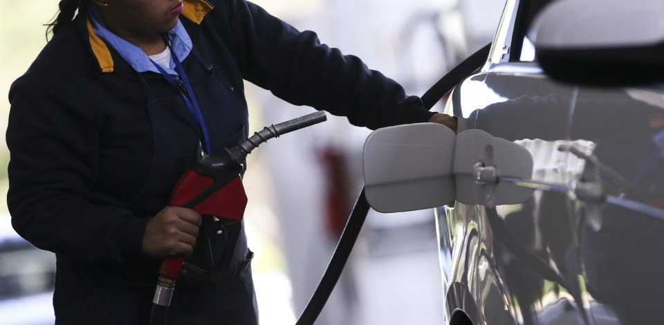 Preços dos combustíveis tiveram queda de 4,25% no último mês do ano - Foto: Marcelo Camargo/Agência Brasil