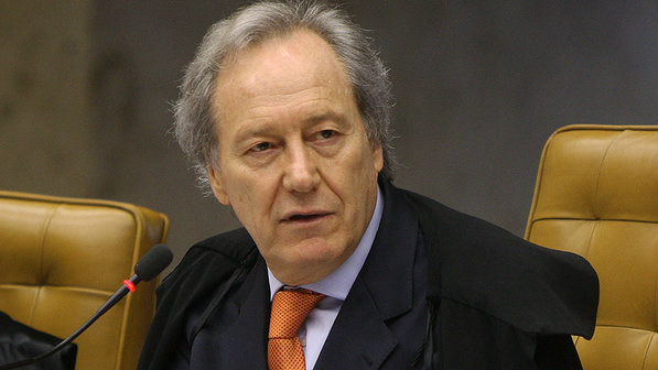 Lewandowski absolve réus do mensalão Lewandowski absolve réus do mensalão