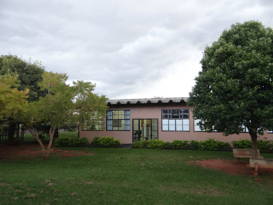 Em Amambai, a Universidade Estadual de Mato Grosso do Sul conta hoje 10 dez salas e dois laboratórios.