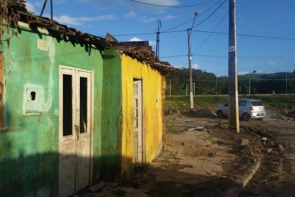 É preciso aprender com as tragédias Casas danificadas em Pedreiras. Para promotor, casas desocupadas deveriam ser demolidas para evitar retorno de moradoresSumaia Villela/Agência Brasil