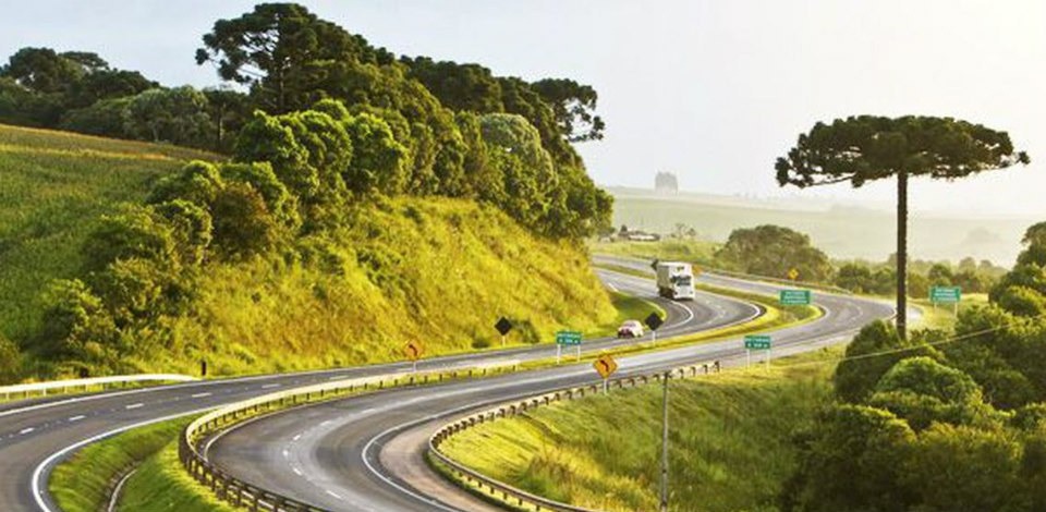 Governo concede Rodovia de Integração do Sul à iniciativa privada Intervenções vão aumentar capacidade da rodovia e devem gerar dois mil empregos diretos nos próximos dois anos - Foto: Arquivo/Agência Brasil