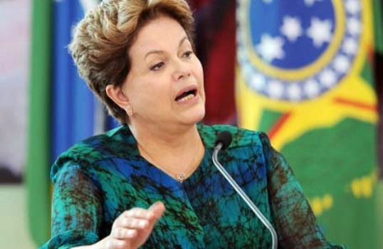 Dilma assina decreto que regulamenta Lei de Cotas Dilma assina decreto que regulamenta Lei de Cotas