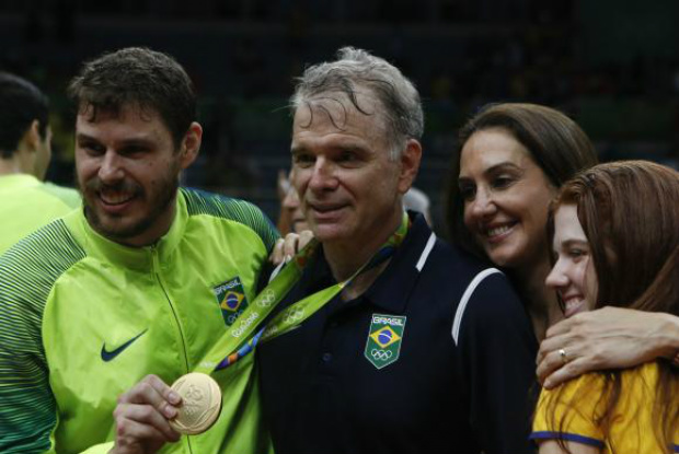 Após 16 anos, Bernardinho deixa comando da seleção masculina de vôlei Bernardinho será substituido pelo ex-jogador da seleção Renan Dal Zotto / Foto: Fernando Frazão/Agência Brasil