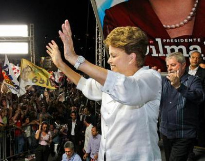Em comício em Minas, Dilma destaca que governo Lula criou 14 milhões de empregos