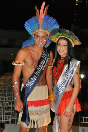 Jovens de 19 e 20 anos vencem concurso de Miss e Mister da comunidade indígena Os vencedores. (Fotos: Divulgação)
