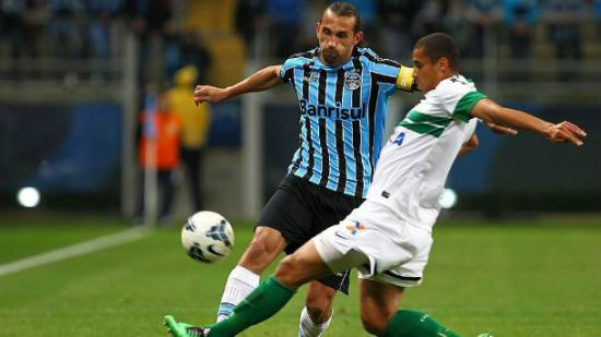 Com gol de Alex no fim, Coritiba bate o Grêmio por 3 a 2 de virada Barcos marcou os dois gols do Grêmio, mas não impediu derrota em Porto Alegre