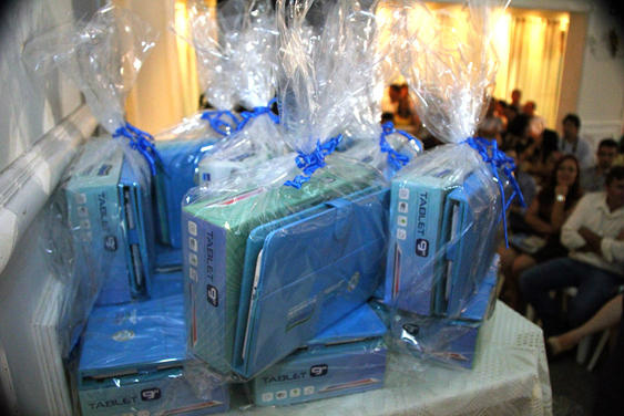 Governo premia com tablets diretores e 23 escolas da Rede Estadual de Ensino
