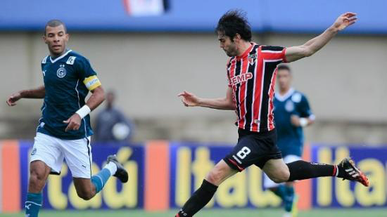 Kaká marca na reestreia, mas São Paulo perde do Goiás Kaká ficou em campo durante toda a partida