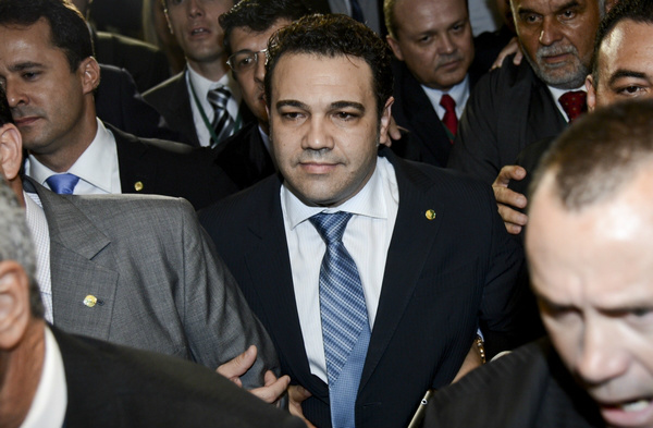 Petistas anunciam saída da comissão presidida pelo deputado Feliciano Petistas anunciam saída da comissão presidida pelo deputado Feliciano