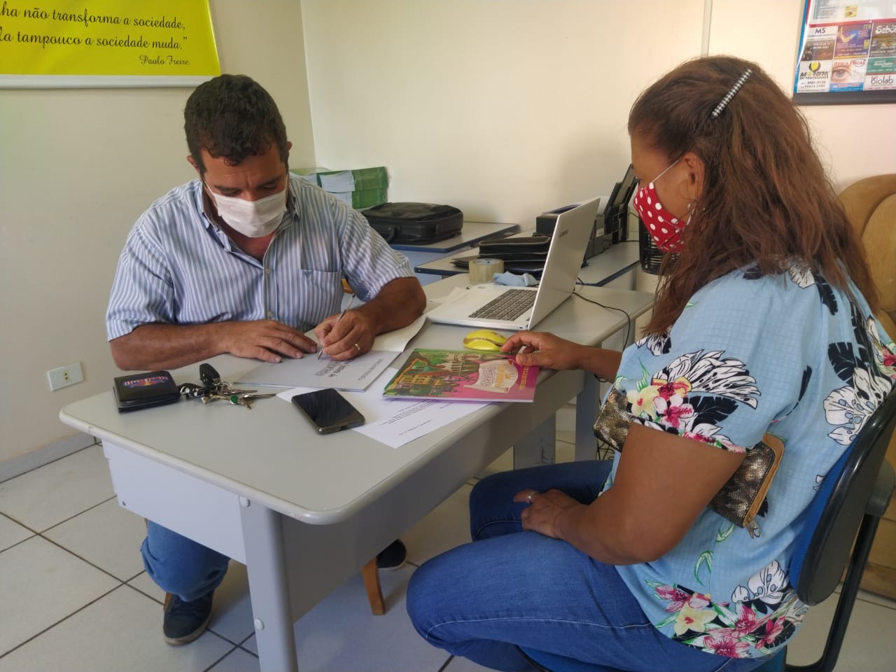 Quem adquiriu seu exemplar no ato de lançamento ganhou uma dedicatória exclusiva / Foto: Moreira Produções