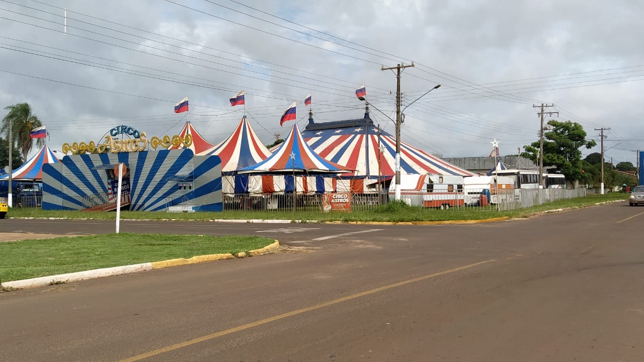 Imagem da Semana: Circo Astros está em Amambai A estrutura do Circo Astros está instalada na rua Dom Pedro II em frente ao Mercado Municipal / Foto: Moreira Produções