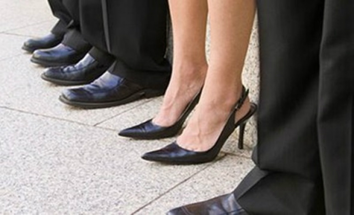 Mulheres recebem 74,5% do rendimento dos homens