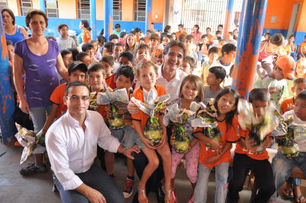 Prefeitura realizou entrega de ovos de Páscoa para alunos das Ceis e dos programas da assistência social.