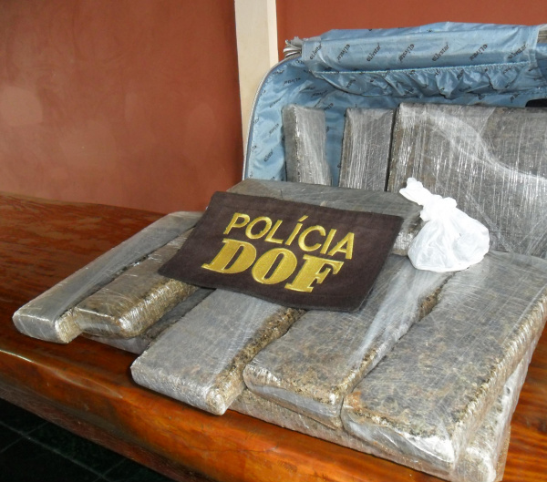 DOF prende adolescente transportando maconha e haxixi