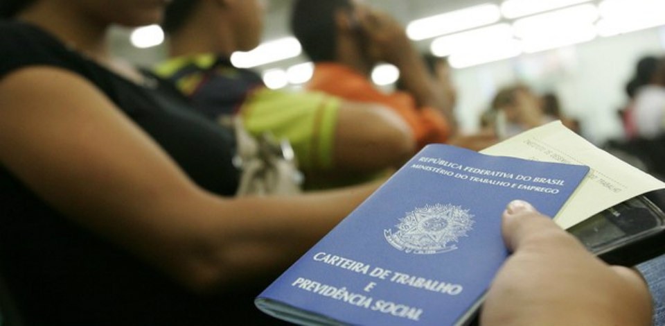 Mais de 3,4 milhões de trabalhadores têm direito ao abono salarial neste mês Quem trabalhou com carteira assinada em 2017 e estava inscrito no PIS/Pasep há 5 anos pode receber o benefício - Foto: Arquivo/Agência Brasil