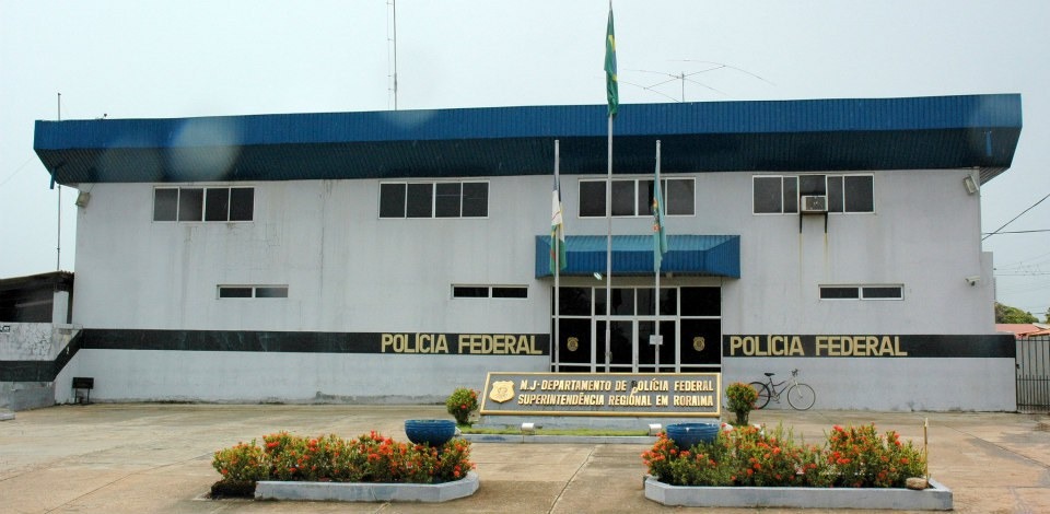 Entenda como será a regularização e a renovação do registro de arma de fogo Para registrar ou renovar a posse de arma de fogo, é necessário comparecer a uma unidade da Polícia Federal - Foto: Flickr/Polícia Federal