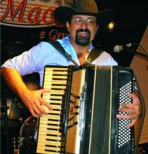 Agenda de eventos para Amambai e região Marlon Maciel é uma das atrações do Baile Bruto, Rústico e Pantaneiro.