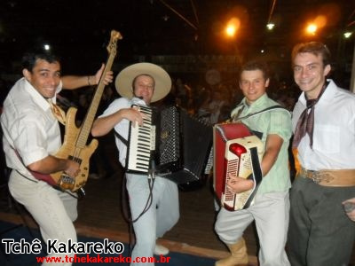 Agenda de eventos para Amambai e região Baile com o grupo Thcê Kakareko, no encerramento do curso de danças de salão do CTG de Amambai.