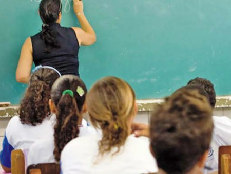 Brasil deve melhorar infraestrutura e acesso à educação de qualidade, diz OCDE O relatório Avançando Rumo ao Crescimento 2014 foi apresentado pela OCDE em Sydney, na Austrália.