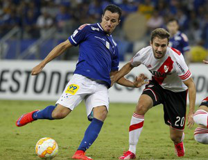 River passeia no Mineirão, faz três no Cruzeiro e avança na Libertadores Leandro Damião bem que tentou, mas passou em branco (Foto: Gualter Naves/Light Press)