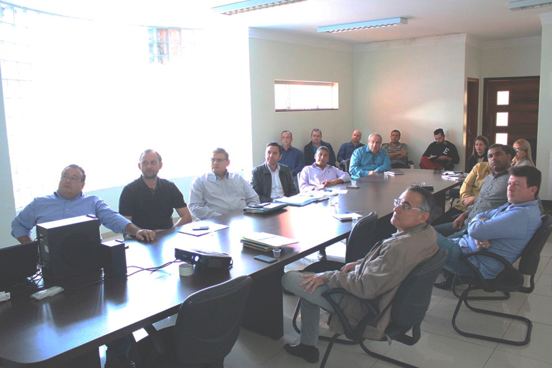Prefeito de Amambai reúne secretariado para aprimoramento da gestão municipal Secretários se reuniram com o prefeito, Dr. Bandeira, ás 7h dessa quarta-feira (28) / Foto: Decom