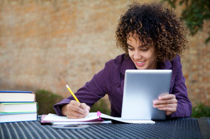 5 motivos para o tablet ser seu parceiro durante os estudos