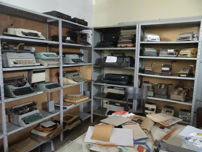 Dentro da reorganização, objetos estão sendo separados por segmentos / Foto: Moreira Produções