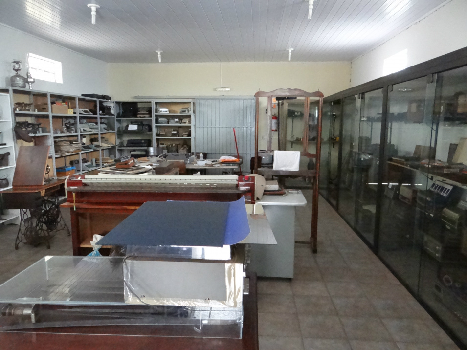 Após doação dos livros à UEMS de Amambai, espaço ficou maior / Foto: Moreira Produções