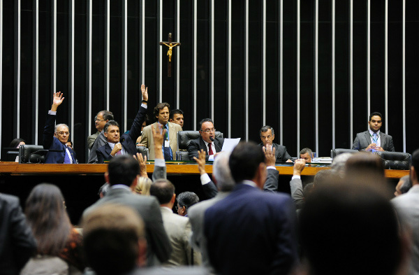  Sessão do plenário em que os deputados federais aprovaram o projeto de lei que muda regras do Fundo Partidário (Gustavo Lima/Ag. Câmara) 